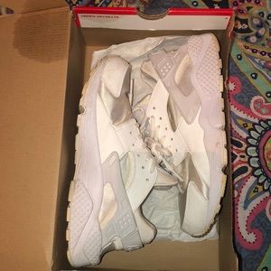 Nike women’s Huaraches